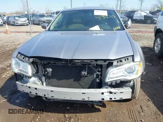 2014 Chrysler 300 z VIN 2C3CCAAG8EH239857, wystawiony jako IAAI lot #41812215 z przebiegiem 183 017 mil mil oraz . Historia ofert i sprzedaży dostępna na DreamBid. Obrazek 13.