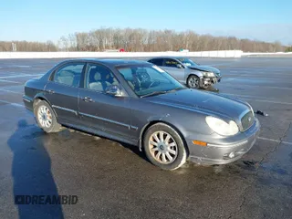 2004 Hyundai Sonata GLS with VIN KMHWF35H44A974181, listed as a IAAI auction lot 41605108 with 220,476 mi miles. Bid and sale history available at carsss.com. Image 1.