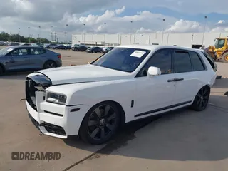 2020 Rolls-Royce Cullinan z VIN SLATV4C05LU200555, wystawiony jako IAAI lot #40801902 z przebiegiem 30 397 mil mil oraz . Historia ofert i sprzedaży dostępna na DreamBid. Obrazek 20.