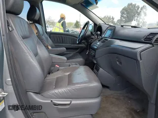 2007 Honda Odyssey EX-L with VIN 5FNRL38727B017587, listed as a IAAI auction lot 41900739 with 216,909 mi miles and . Bid and sale history available at carsss.com. Image 5.