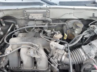 2004 Ford Escape XLT with VIN 1FMYU93184KB61332, listed as a IAAI auction lot 42024633 with 252,972 mi miles. Bid and sale history available at carsss.com. Image 10.