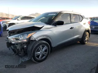 2020 Nissan Kicks S z VIN 3N1CP5BV8LL532606, wystawiony jako Copart lot #43812445 z przebiegiem 79 855 mil mil oraz Szkody całkowita. Historia ofert i sprzedaży dostępna na DreamBid. Obrazek 1.