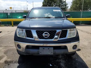 2007 Nissan Frontier SE z VIN 1N6AD09W47C447842, wystawiony jako Copart lot #62757575 z przebiegiem 113 926 mil mil oraz Czysty tytuł • Clean title. Historia ofert i sprzedaży dostępna na DreamBid. Obrazek 5.