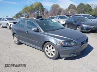 2007 Volvo S40 2.4L with VIN YV1MS382972313933, listed as a IAAI auction lot 41262119 with 191,700 mi miles. Bid and sale history available at carsss.com. Image 1.