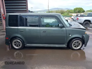 2005 Scion xB z VIN JTLKT324454003196, wystawiony jako IAAI lot #41627123 z przebiegiem 173 851 mil mil oraz . Historia ofert i sprzedaży dostępna na DreamBid. Obrazek 13.