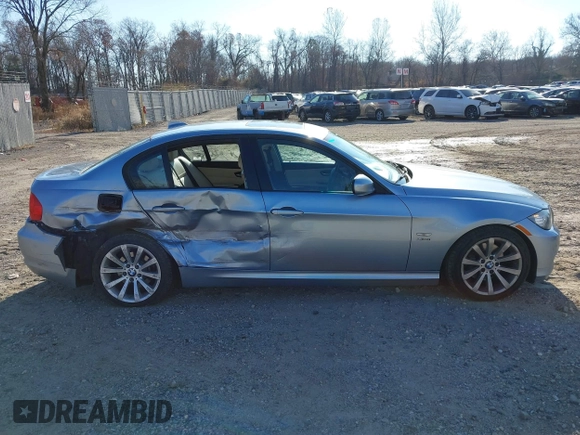 2011 BMW 3 Series 328i xDrive with VIN WBAPK5G51BNN29824, listed as a IAAI auction lot 40990352 with 171,133 mi miles and . Bid and sale history available at carsss.com. Image 13.