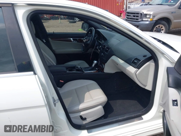 2009 Mercedes-Benz C 300 Sport с VIN WDDGF54XX9R069942, выставлен на аукционе IAAI как лот 42072983 с пробегом 159 064 миль миль и . История ставок и продаж доступна на DreamBid. Изображение 5.