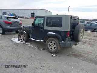 2007 Jeep Wrangler Sahara z VIN 1J8FA54107L202622, wystawiony jako IAAI lot #41391138 z przebiegiem 251 388 mil mil oraz . Historia ofert i sprzedaży dostępna na DreamBid. Obrazek 3.