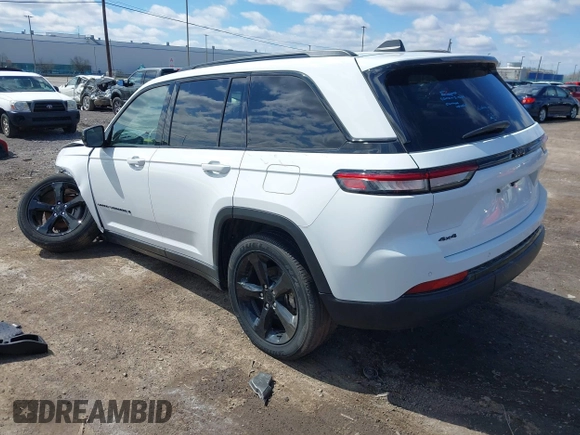2023 Jeep Grand Cherokee Laredo z VIN 1C4RJHAG9PC640845, wystawiony jako IAAI lot #41991471 z przebiegiem 48 653 mil mil oraz . Historia ofert i sprzedaży dostępna na DreamBid. Obrazek 3.