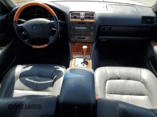 1998 Lexus LS 400 z VIN JT8BH28F4W0121806, wystawiony jako Copart lot #57636755 z przebiegiem 264 027 mil mil oraz Tytuł czysty. Historia ofert i sprzedaży dostępna na DreamBid. Obrazek 8.