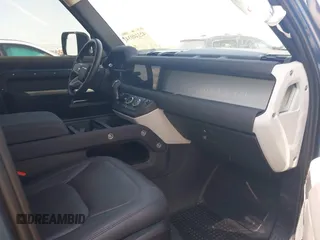 2023 Land Rover Defender SE z VIN SALEP7EU5P2219064, wystawiony jako IAAI lot #42220034 z przebiegiem 15 184 mil mil oraz . Historia ofert i sprzedaży dostępna na DreamBid. Obrazek 5.