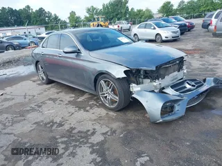2017 Mercedes-Benz E 300 Luxury с VIN WDDZF4JB1HA235113, выставлен на аукционе IAAI как лот 42695263 с пробегом 153 969 миль миль и . История ставок и продаж доступна на DreamBid. Изображение 1.