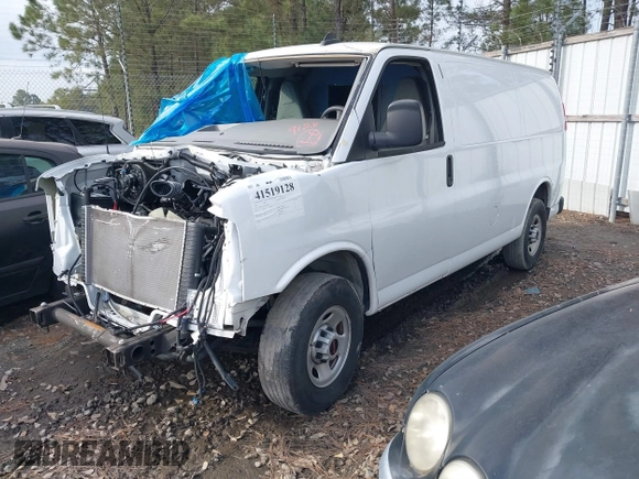 2022 GMC Savana Cargo Van with VIN 1GTW7AFP4N1139243, listed as a IAAI auction lot 41519128 with 37,776 mi miles. Bid and sale history available at carsss.com. Image 2.