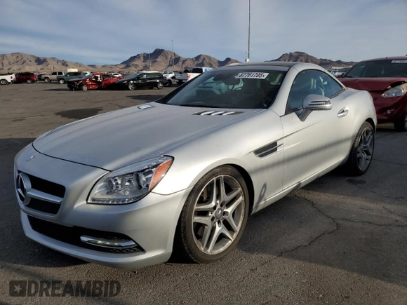 2016 Mercedes-Benz SLK 300 z VIN WDDPK3JA6GF121811, wystawiony jako Copart lot #87761705 z przebiegiem 27 272 mil mil oraz Szkoda całkowita • Salvage title. Historia ofert i sprzedaży dostępna na DreamBid. Obrazek 1.