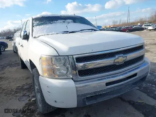 2011 Chevrolet Silverado 1500 LS with VIN 3GCPCREA4BG315197, listed as a IAAI auction lot 41332133 with NaN miles. Bid and sale history available at carsss.com. Image 1.