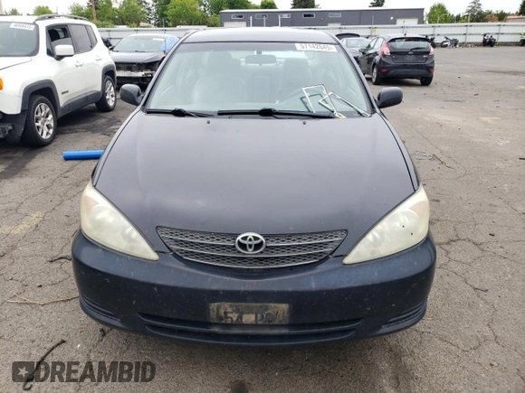 2004 Toyota Camry LE z VIN 4T1BE32KX4U380789, wystawiony jako Copart lot #57142645 z przebiegiem 226 106 mil mil oraz Szkoda całkowita • Salvage title. Historia ofert i sprzedaży dostępna na DreamBid. Obrazek 5.