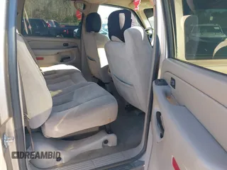 2005 Chevrolet Avalanche LS with VIN 3GNEC12Z45G167762, listed as a IAAI auction lot 40376532 with 157,932 mi miles and . Bid and sale history available at DreamBid. Image 8.