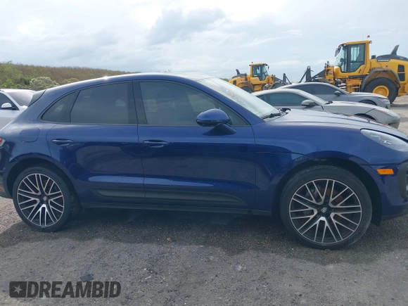 2022 Porsche Macan with VIN WP1AA2A54NLB02557, listed as a IAAI auction lot 40541821 with Not Provided miles. Bid and sale history available at carsss.com. Image 13.