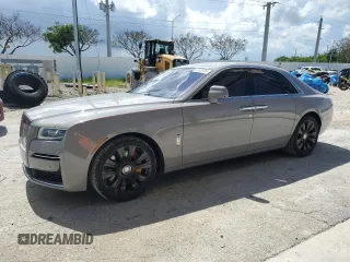 2023 Rolls-Royce Ghost z VIN SCATV0C05PU216480, wystawiony jako Copart lot #62035264 z przebiegiem 6664 mil mil oraz Szkody całkowita. Historia ofert i sprzedaży dostępna na DreamBid. Obrazek 1.