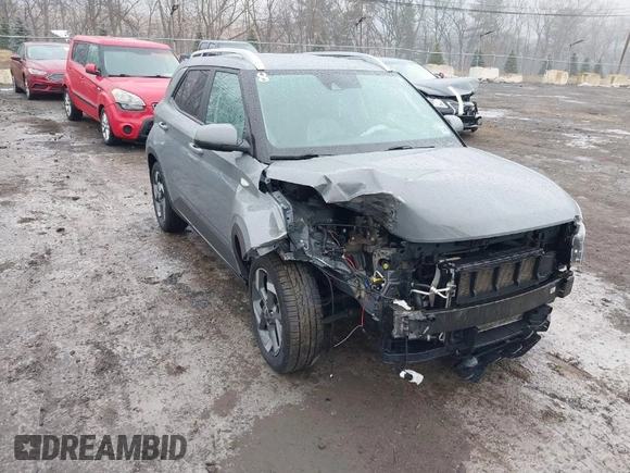 2021 Hyundai Venue Denim z VIN KMHRC8A38MU098601, wystawiony jako IAAI lot #41475810 z przebiegiem 132 647 mil mil oraz . Historia ofert i sprzedaży dostępna na DreamBid. Obrazek 1.