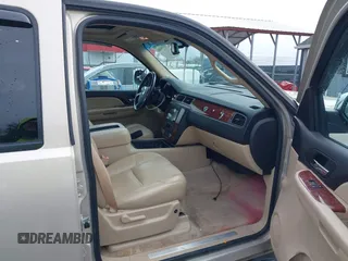 2007 Chevrolet Suburban LT with VIN 3GNFK16387G267959, listed as a IAAI auction lot 41999489 with 106,131 mi miles. Bid and sale history available at carsss.com. Image 5.