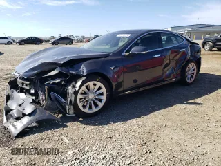 2017 Tesla Model S 100D z VIN 5YJSA1E25HF182149, wystawiony jako Copart lot #78556314 z przebiegiem 68 555 mil mil oraz Szkoda całkowita • Salvage title. Historia ofert i sprzedaży dostępna na DreamBid. Obrazek 1.