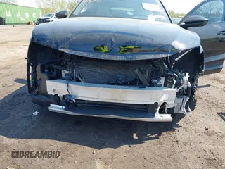 2024 Audi Q8 e-tron Prestige z VIN WA16ABGE6RB005963, wystawiony jako IAAI lot #42067970 z przebiegiem 7 113 mil mil oraz . Historia ofert i sprzedaży dostępna na DreamBid. Obrazek 6.