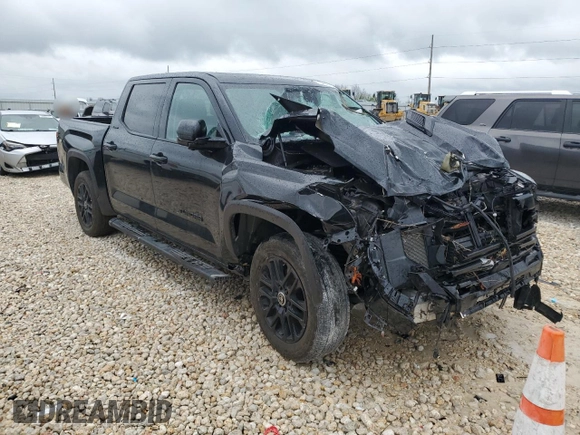 2024 Toyota Tundra Limited Hybrid z VIN 5TFWC5DB7RX045130, wystawiony jako Copart lot #50932715 z przebiegiem 17 046 mil mil oraz Szkoda całkowita • Salvage title. Historia ofert i sprzedaży dostępna na DreamBid. Obrazek 4.