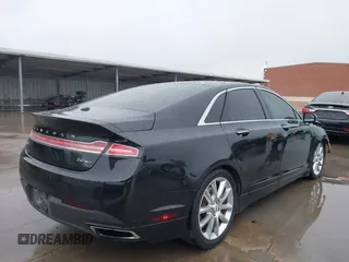 2015 Lincoln MKZ z VIN 3LN6L2G90FR621891, wystawiony jako IAAI lot #41968088 z przebiegiem 128 988 mil mil oraz . Historia ofert i sprzedaży dostępna na DreamBid. Obrazek 4.