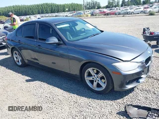 2013 BMW 3 Series 328i z VIN WBA3A5C54DF600681, wystawiony jako IAAI lot #42779717 z przebiegiem 152 386 mil mil oraz . Historia ofert i sprzedaży dostępna na DreamBid. Obrazek 1.