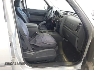 2007 Dodge Nitro SXT z VIN 1D8GT28K17W615978, wystawiony jako IAAI lot #41955211 z przebiegiem 142 741 mil mil oraz . Historia ofert i sprzedaży dostępna na DreamBid. Obrazek 5.