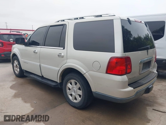 2005 Lincoln Navigator Luxury z VIN 5LMFU27505LJ18172, wystawiony jako IAAI lot #42441444 z przebiegiem 154 346 mil mil oraz . Historia ofert i sprzedaży dostępna na DreamBid. Obrazek 3.