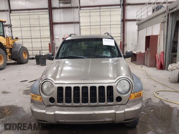 2005 Jeep Liberty Sport with VIN 1J4GL48K15W593739, listed as a IAAI auction lot 41169805 with 200,482 mi miles. Bid and sale history available at carsss.com. Image 12.