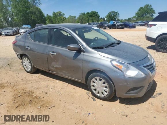 2019 Nissan Versa SV z VIN 3N1CN7AP8KL815526, wystawiony jako Copart lot #53461155 z przebiegiem 90 739 mil mil oraz Szkoda całkowita • Salvage title. Historia ofert i sprzedaży dostępna na DreamBid. Obrazek 4.