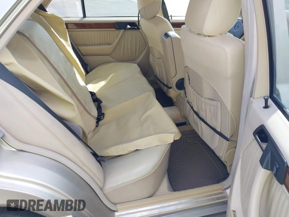 1995 Mercedes-Benz 400 E with VIN WDBEA34E8SC205155, listed as a IAAI auction lot 41399651 with 255,593 mi miles and . Bid and sale history available at carsss.com. Image 8.