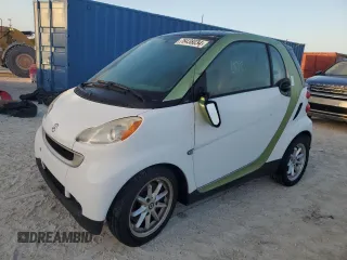 2010 Smart fortwo Pure z VIN WMEEJ3BA6AK358740, wystawiony jako Copart lot #76438034 z przebiegiem Nie podano mil oraz Nie do naprawy. Historia ofert i sprzedaży dostępna na DreamBid. Obrazek 1.