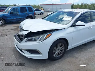 2016 Hyundai Sonata 2.4L z VIN 5NPE24AFXGH327870, wystawiony jako IAAI lot #42173050 z przebiegiem 72 000 mil mil oraz . Historia ofert i sprzedaży dostępna na DreamBid. Obrazek 6.