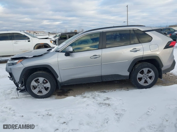 2022 Toyota RAV4 Hybrid XLE with VIN JTMRWRFV4ND568071, listed as a IAAI auction lot 41352014 with 47,513 mi miles. Bid and sale history available at carsss.com. Image 14.
