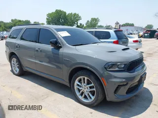 2023 Dodge Durango R/T Plus с VIN 1C4SDJCT1PC555850, выставлен на аукционе IAAI как лот 42465738 с пробегом 52 627 миль миль и . История ставок и продаж доступна на DreamBid. Изображение 1.