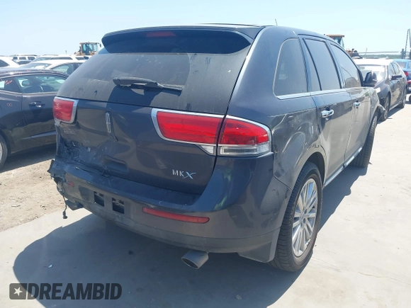 2014 Lincoln MKX with VIN 2LMDJ6JK8EBL13191, listed as a IAAI auction lot 42023811 with 212,793 mi miles. Bid and sale history available at carsss.com. Image 4.