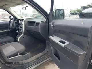 2008 Jeep Patriot Sport with VIN 1J8FT28WX8D711353, listed as a IAAI auction lot 41793321 with 161,777 mi miles. Bid and sale history available at carsss.com. Image 5.