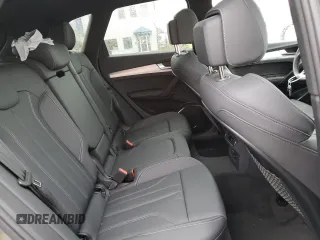 2024 Audi Q5 S line Premium Plus z VIN WA1EAAFY3R2049615, wystawiony jako Copart lot #55653445 z przebiegiem 11 716 mil mil oraz Szkoda całkowita • Salvage title. Historia ofert i sprzedaży dostępna na DreamBid. Obrazek 10.
