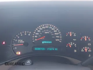 2005 Chevrolet Avalanche Z71 with VIN 3GNEK12Z65G200232, listed as a IAAI auction lot 41128043 with 173,874 mi miles. Bid and sale history available at carsss.com. Image 7.