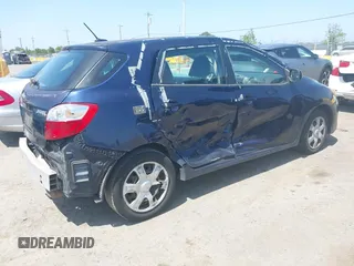 2009 Toyota Matrix with VIN 2T1KU40E99C119135, listed as a IAAI auction lot 42136716 with 185,155 mi miles. Bid and sale history available at carsss.com. Image 4.