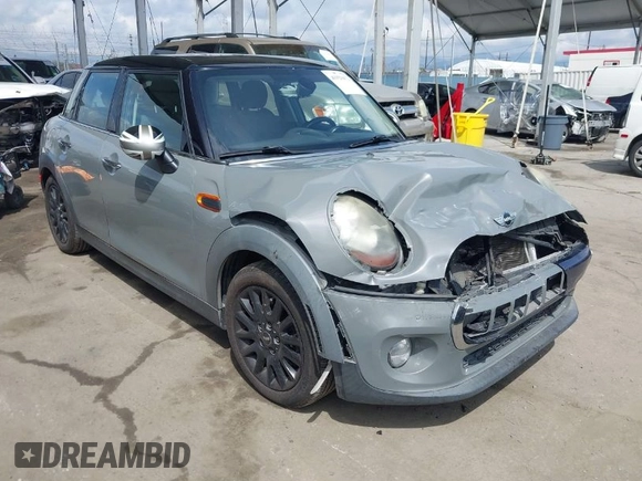 2016 MINI Hardtop 4 Door z VIN WMWXU1C52G2A93506, wystawiony jako IAAI lot #41920473 z przebiegiem 101 635 mil mil oraz . Historia ofert i sprzedaży dostępna na DreamBid. Obrazek 1.