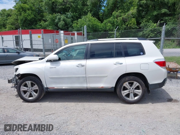 2013 Toyota Highlander Limited with VIN 5TDDK3EHXDS277513, listed as a IAAI auction lot 42506268 with 246,346 mi miles and . Bid and sale history available at DreamBid. Image 14.