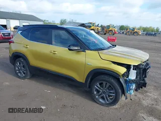 2021 Kia Seltos S z VIN KNDEUCAAXM7169894, wystawiony jako IAAI lot #42165510 z przebiegiem 34 461 mil mil oraz . Historia ofert i sprzedaży dostępna na DreamBid. Obrazek 1.