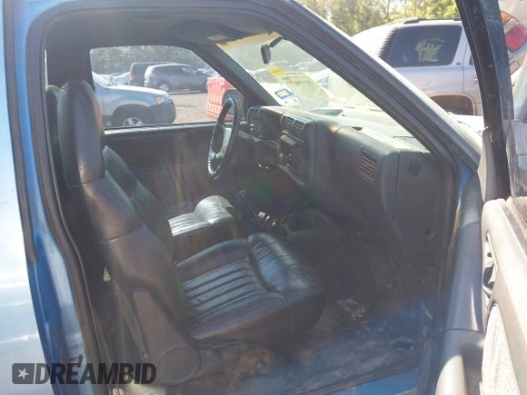 1996 Chevrolet S-10 with VIN 1GCCS1447T8157430, listed as a IAAI auction lot 41998677 with 242,109 mi miles and . Bid and sale history available at DreamBid. Image 5.