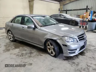2014 Mercedes-Benz C 250 Sport z VIN WDDGF4HB5EA967155, wystawiony jako Copart lot #58769135 z przebiegiem 103 055 mil mil oraz Czysty tytuł • Clean title. Historia ofert i sprzedaży dostępna na DreamBid. Obrazek 4.