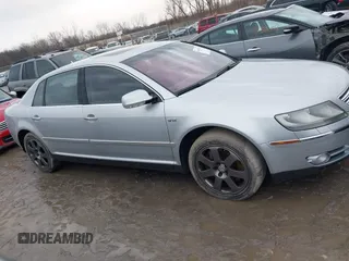 2005 Volkswagen Phaeton z VIN WVWBH03D858004483, wystawiony jako IAAI lot #41412475 z przebiegiem 146 072 mil mil oraz . Historia ofert i sprzedaży dostępna na DreamBid. Obrazek 13.